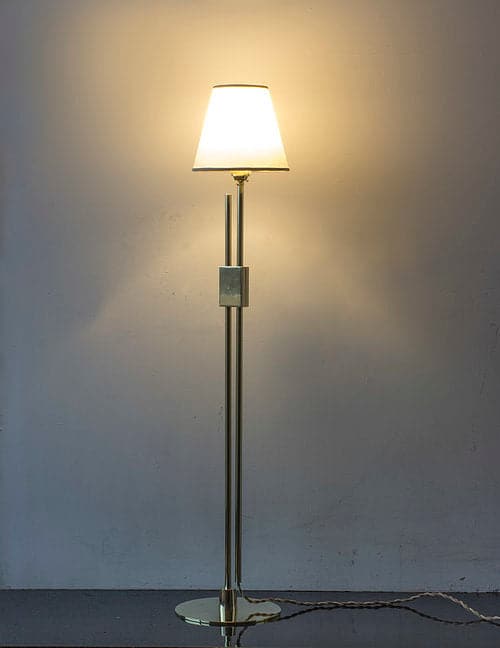 SERIES 04 FLOOR LAMP