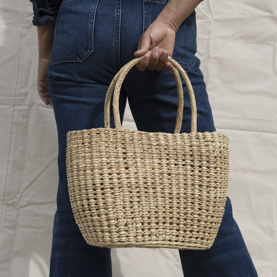 Intiearth woven straw tote basket of junco